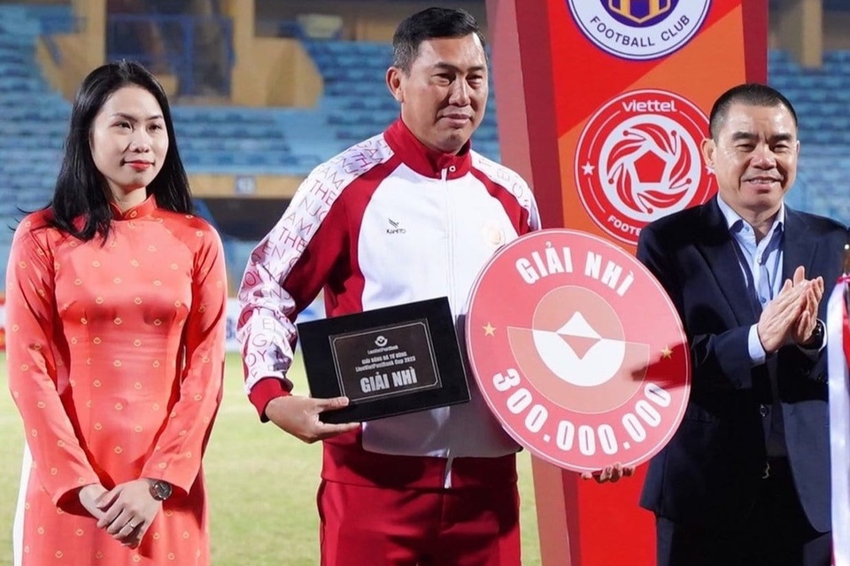 Vừa lên hạng, đội tân binh V.League có danh hiệu đầu tiên