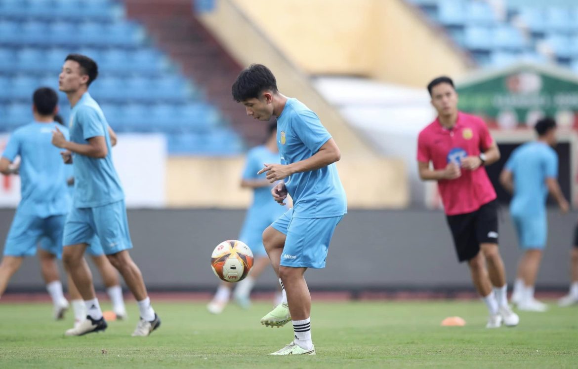 Vừa vô địch V-League, sao Nam Định đã tính về HAGL