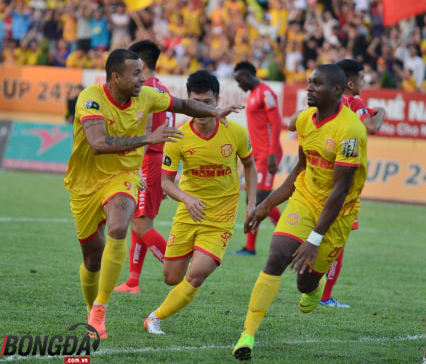 Vượt qua Hải Phòng, Nam Định chính thức trụ hạng