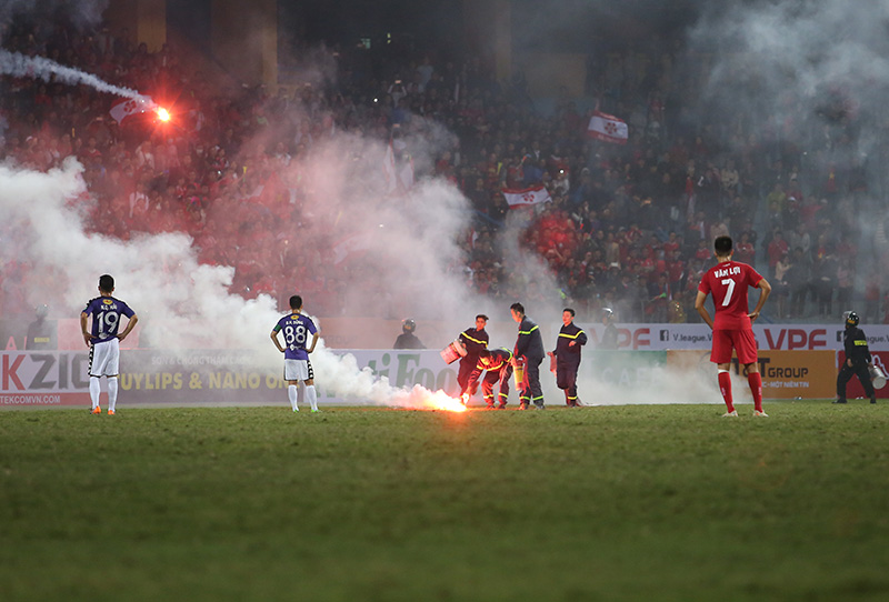 Xử vụ CĐV Hải Phòng đốt pháo sáng: Hồ sơ bị… trả lại