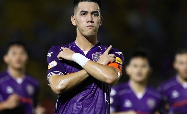 Xuân Son chấn thương mở ra cơ hội lịch sử cho Tiến Linh