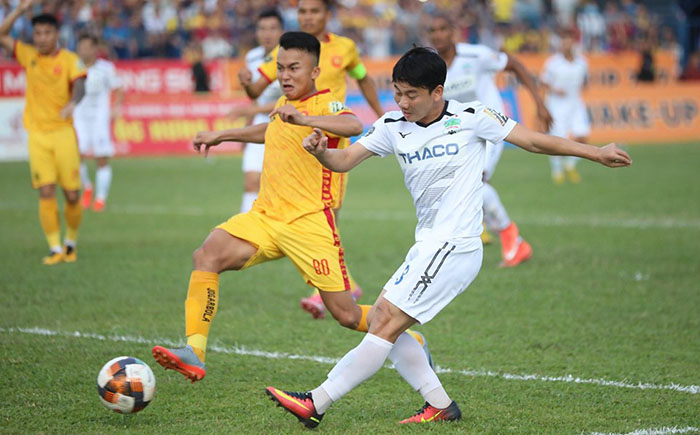 Xuân Trường toả sáng với 2 bàn thắng, HAGL thắng kịch tính Thanh Hoá