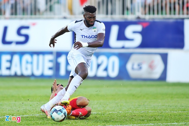 Xuân Trường – Tuấn Anh toả sáng, HAGL khuất phục Hà Tĩnh